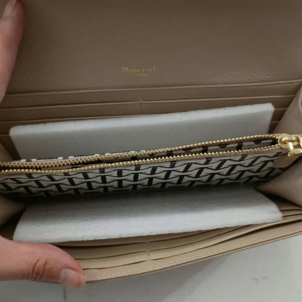NWT Moncrief London Tillie luxury Italian leather wallet, Sesame. MSRP $360